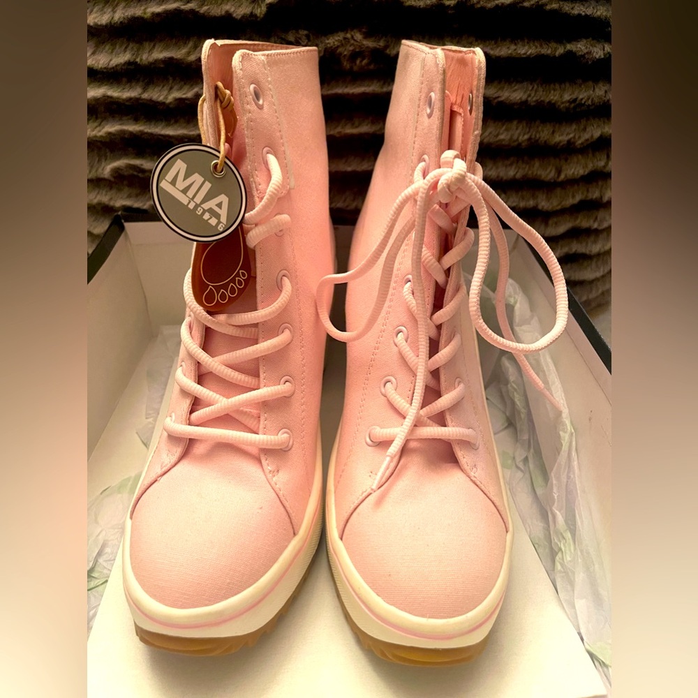MIA BRITTNEE Pastel Pink Platform all star Sneakers size 8.5M - New